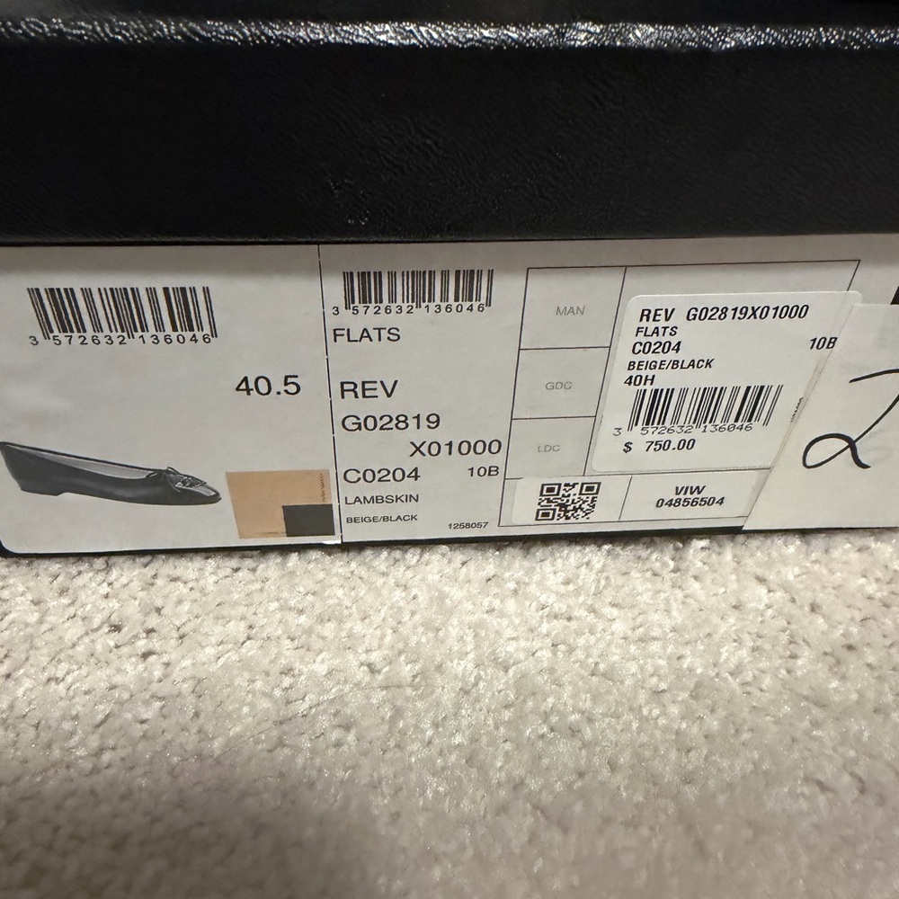 CHANEL Two-Tone Beige and Black Cap-Toe Leather Ballet Flats - Picture 5 of 5